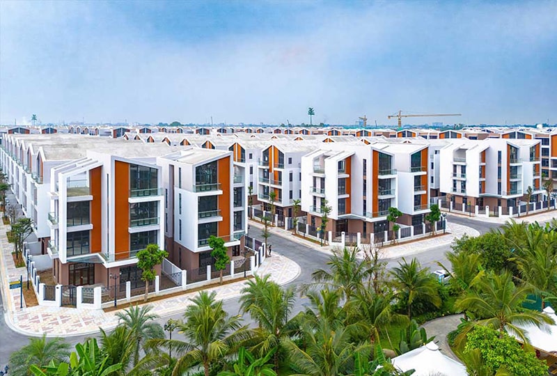 Biệt thự tứ lập được thiết kế thông minh để tối ưu không gian. Mỗi căn đều có 2 mặt thoáng với nhiều cửa sổ đón ánh sáng tự nhiên và gió trời